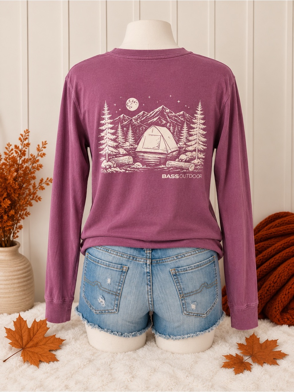 NWT. Women’s Bass Outdoor Crewneck